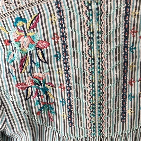 Johnny Was White and Blue Floral Embroidered Mandarin Collar Blouse - Picture 4 of 9